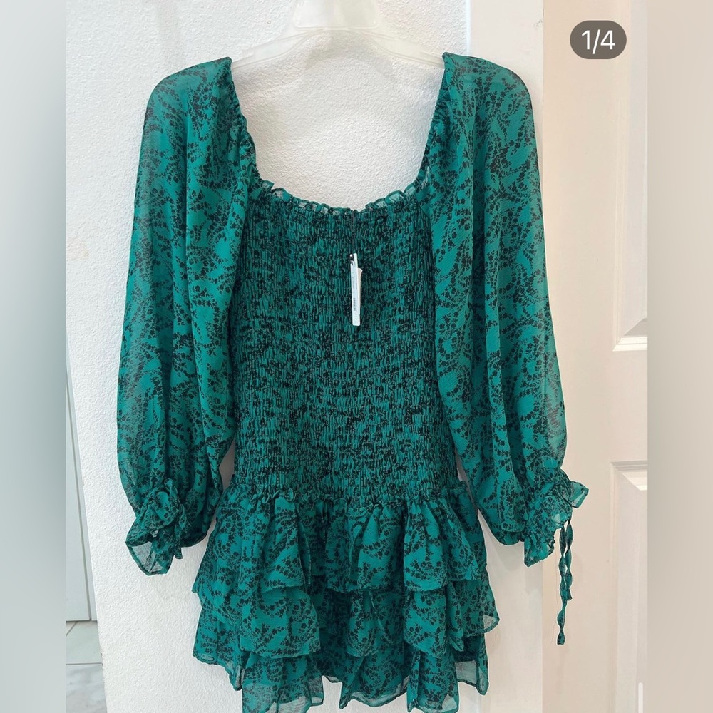 Runs small. Fitted. Flattering.